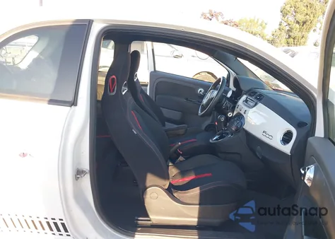 2015 Fiat 500 Abarth z USA, uszkodzony, nr VIN 3C3CFFFH0FT501367